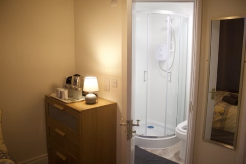 Basic Double Room, Ensuite (room 6 small double ) | Room amenity