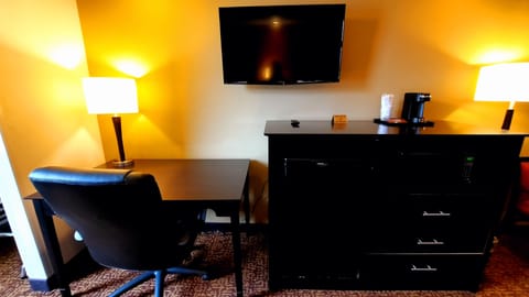 Double Room | In-room safe, desk, laptop workspace, blackout drapes