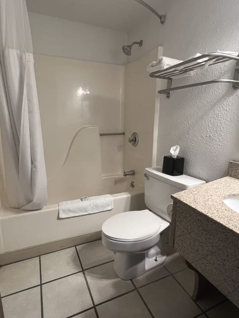 Bathtub, free toiletries, hair dryer, towels