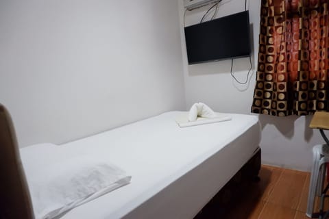 Economy Single Room | Hypo-allergenic bedding, blackout drapes, soundproofing, free WiFi