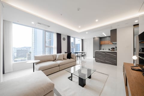 Premier Suite Family | Living area | Heated floors