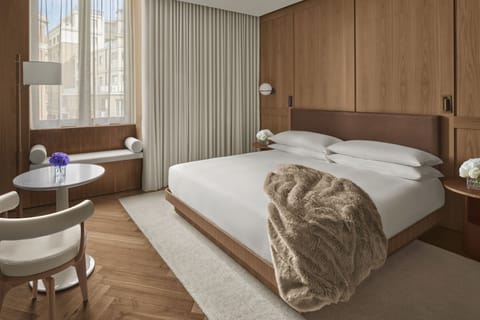 Room, 1 King Bed, Non Smoking | Premium bedding, minibar, in-room safe, individually decorated