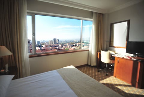 Premium bedding, minibar, in-room safe, individually furnished