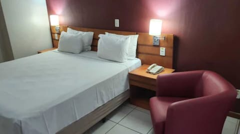 Deluxe Room, 1 King Bed | Desk, soundproofing, free WiFi, bed sheets