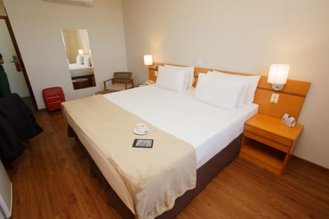 Superior Room, 1 Queen Bed | Desk, soundproofing, free WiFi, bed sheets