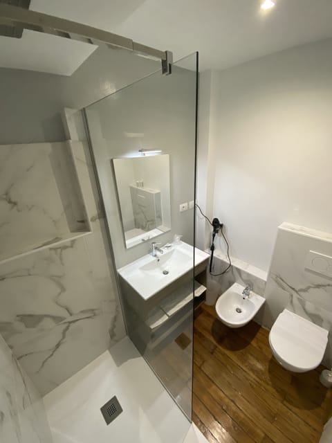 Panoramic Double Room | Bathroom | Shower, free toiletries, hair dryer, bidet