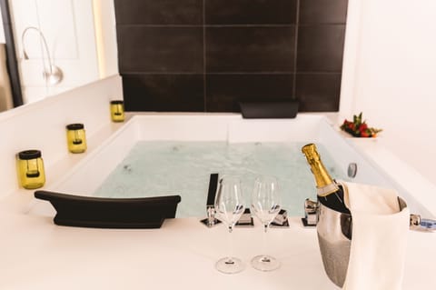 Junior Suite, Hot Tub, Lake View | Private spa tub