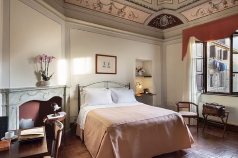 Superior Room | Minibar, in-room safe, desk, iron/ironing board