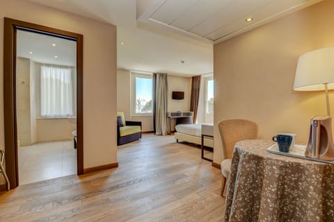 Deluxe Room, Lake View | Minibar, in-room safe, soundproofing, free WiFi