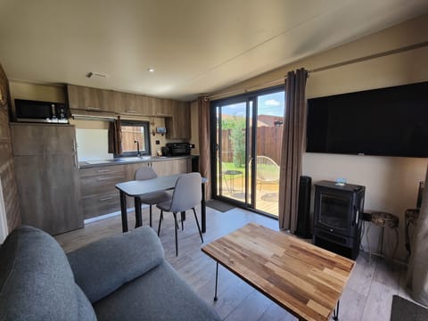 Premium Cottage | Living area | 120-cm LED TV with digital channels, TV, Netflix