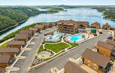 NEW Wilderness Mountain Luxury Lakefront Resort! 2 Outside Pools & Lazy River!!!