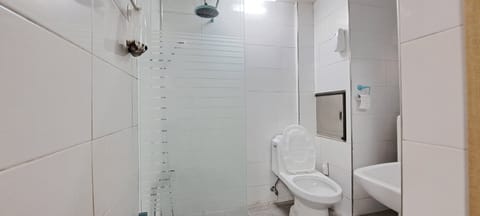 Basic Room | Bathroom | Shower, hair dryer, slippers, heated floors