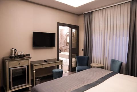 Standard Room | Blackout drapes, iron/ironing board, free WiFi