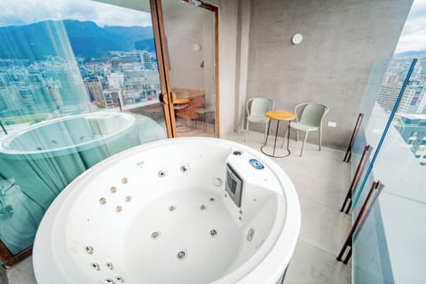 Private spa tub