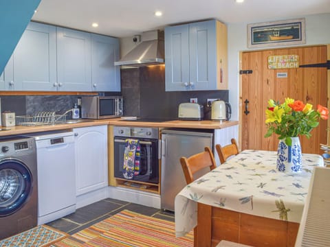 Kitchen | Puffin Cottage, Berea, near St Davids