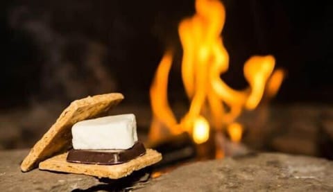 Enjoy the cozy warmth of the firepit & enjoy the American classic smores treat!