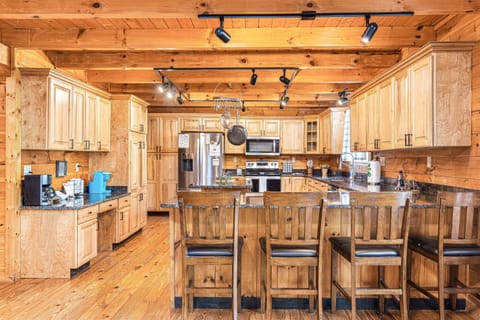 Fully equipped kitchen with modern amenities, ready for home-cooked meals and unforgettable feast.