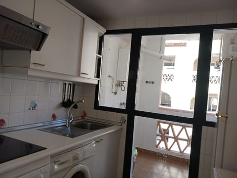 Independent kitchen. Equipped. Doña Lola. Calahonda