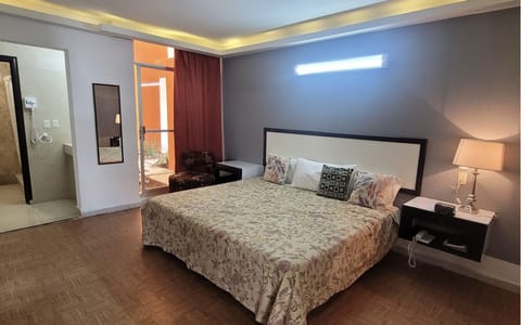 Deluxe Room, 1 King Bed | In-room safe, desk, laptop workspace, iron/ironing board