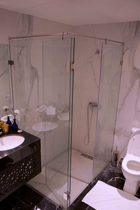 Comfort Double Room | Bathroom | Shower, free toiletries, hair dryer, bathrobes
