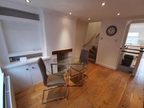 Comfort Townhome | Dining room