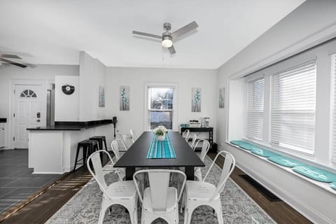 Spacious rooms when you feel like eating inside the house during your weekend getaway