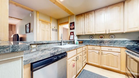 Condo, 1 King Bed with Sofa bed, Patio, Mountain View (Summit Cozy Condo Getaway) | Private kitchen | Coffee/tea maker