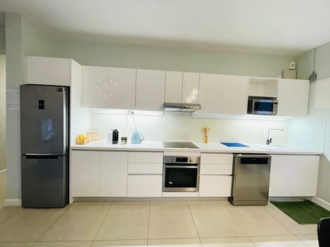 Apartment | Private kitchen | Fridge, microwave, oven, stovetop