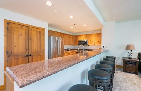 Condo, 3 Bedrooms | Private kitchen | Fridge, oven, coffee/tea maker, toaster