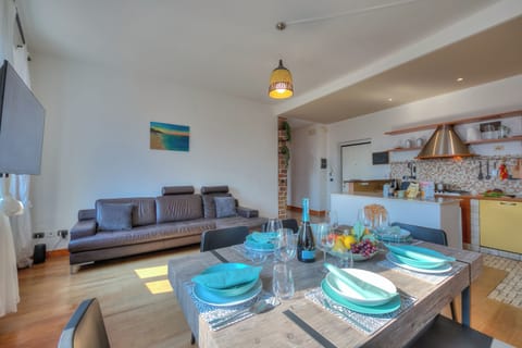 Family Apartment, 2 Bedrooms (Muri Di Arco) | Living area | 21-inch TV with cable channels