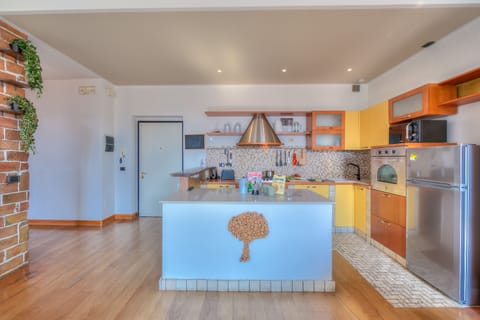 Family Apartment, 2 Bedrooms (Muri Di Arco) | Private kitchen | Fridge, microwave, oven, stovetop