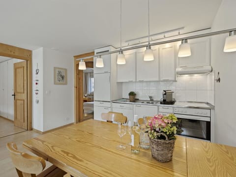 Table, Plant, Furniture, Houseplant, Cabinetry, Flowerpot, Door, Flower, Chair, Interior Design