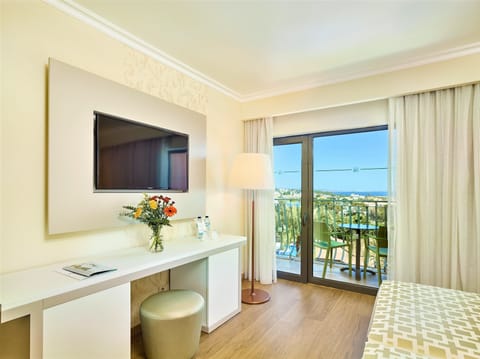 Deluxe Twin Room, Sea View | Minibar, in-room safe, desk, blackout drapes