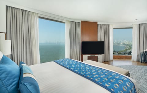 Suite, 1 Bedroom, Sea View | Egyptian cotton sheets, premium bedding, memory foam beds, minibar