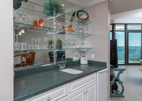 Condo, 3 Bedrooms | Private kitchen | Fridge, oven, coffee/tea maker, toaster