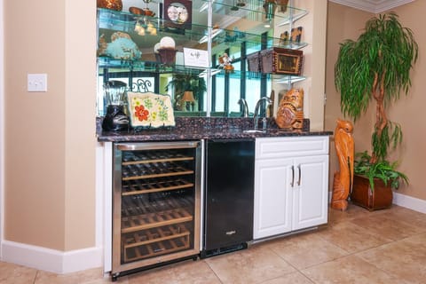 Condo, 4 Bedrooms | Interior