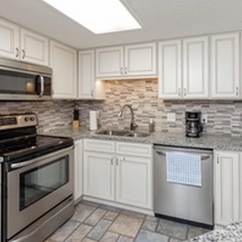 Condo, 2 Bedrooms | Private kitchen | Fridge, oven, coffee/tea maker