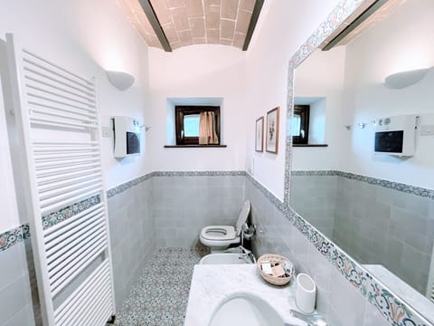 Loft, 2 Bedrooms, Smoking, Patio | Bathroom