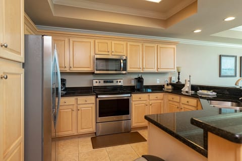 Condo, 2 Bedrooms | Private kitchen | Fridge, oven, coffee/tea maker