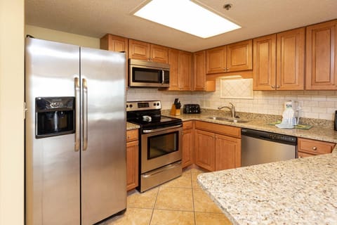 Condo, 2 Bedrooms | Private kitchen | Fridge, oven, coffee/tea maker