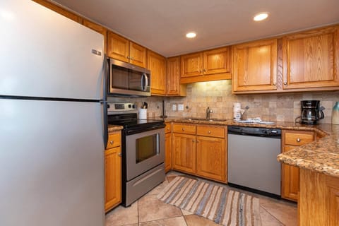 Condo, 2 Bedrooms | Private kitchen | Fridge, oven, coffee/tea maker