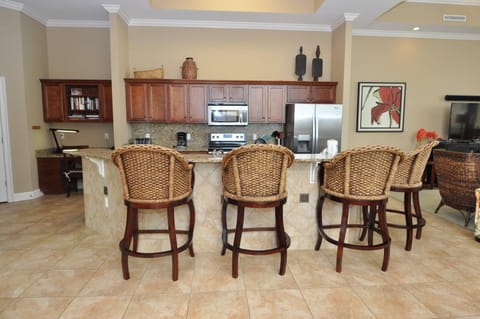 Condo, 4 Bedrooms | Private kitchen | Fridge, oven, coffee/tea maker