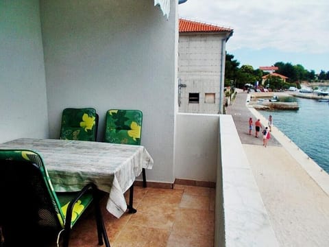 Balcony with sitting area