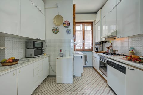 Family House, 2 Bedrooms, Mountainside (La Finestra Sul Lago) | Private kitchen | Fridge, microwave, oven, stovetop
