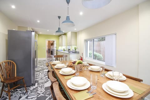 Luxury House, Private Bathroom, Beach View (Whole House ) | Private kitchen