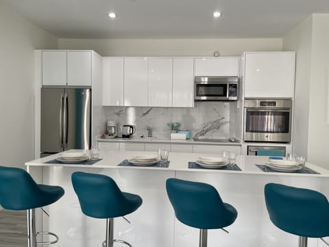 Design Apartment | Private kitchen | Full-size fridge, microwave, oven, stovetop