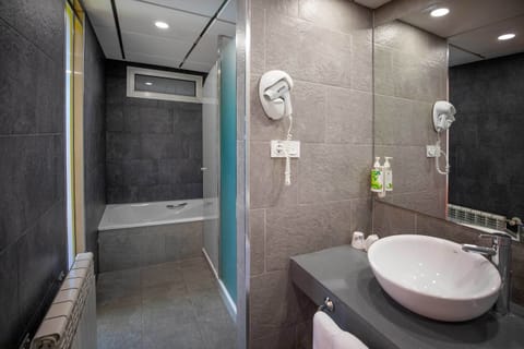 Superior Double Room, Terrace | Bathroom | Hair dryer, towels