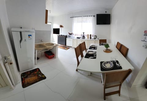 Executive Apartment | Private kitchen | Fridge, microwave, cookware/dishes/utensils
