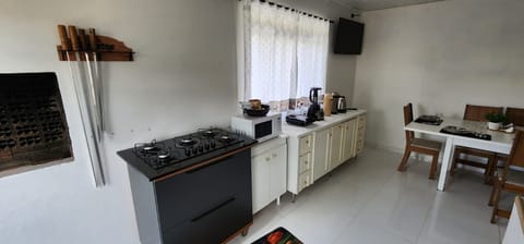 Executive Apartment | Private kitchen | Fridge, microwave, cookware/dishes/utensils