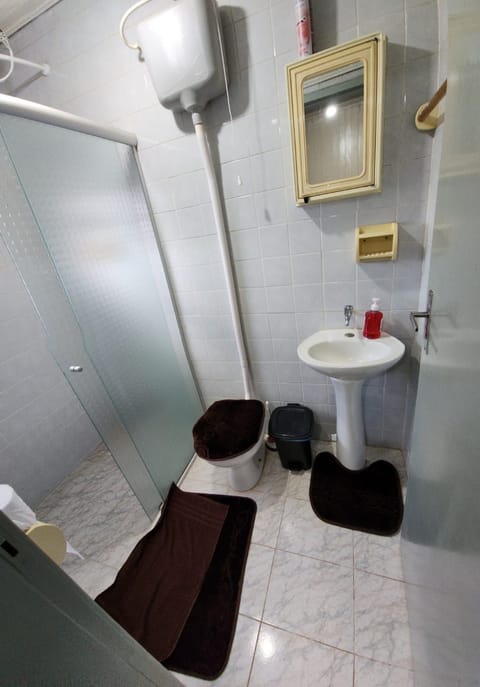 Executive Apartment | Bathroom | Free toiletries, hair dryer